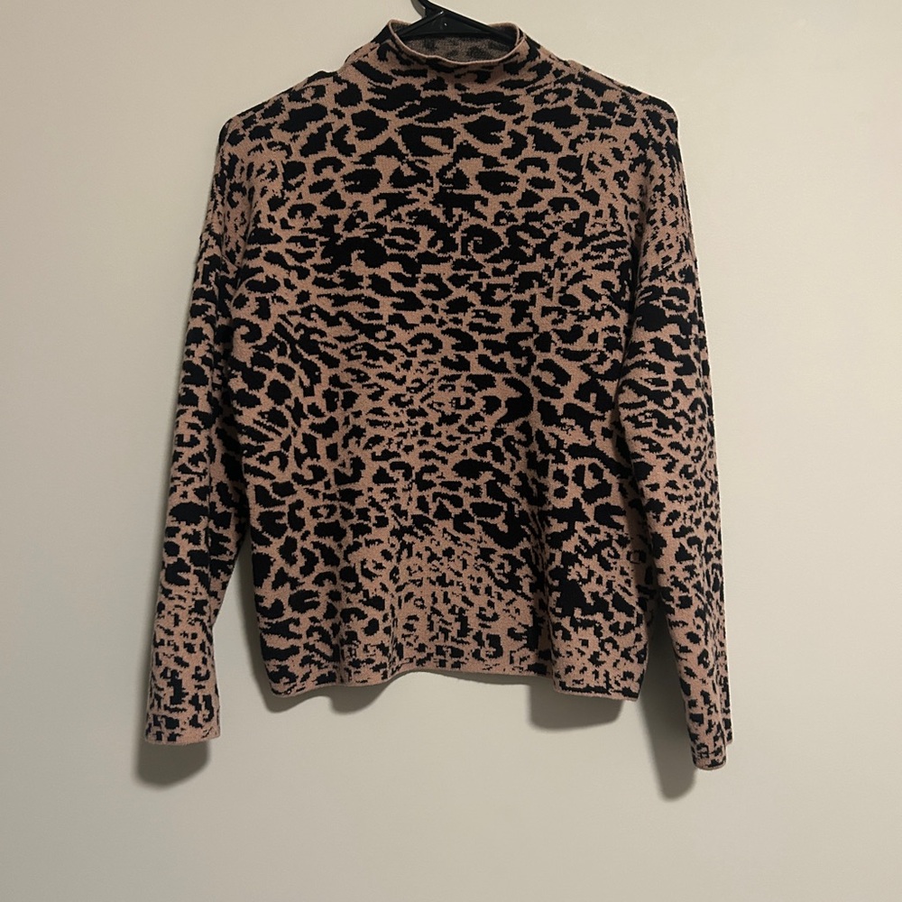 Tahari Mock Neck Sweater Leopard Print Long Sleeve Top Medium